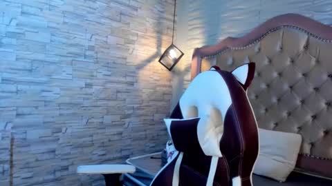 Snapshot of ava_broown chatting on December 7, 3:25 am online show from December 7, 3:25 am