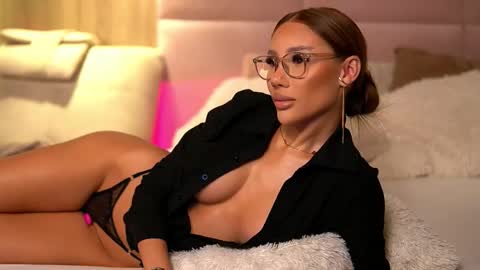 Ava online show from November 17, 10:37 pm