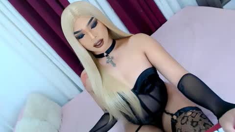 Ava online show from October 25, 10:12 am