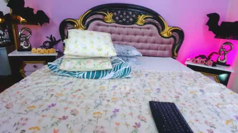 avaaaddamss online show from October 22, 9:09 am