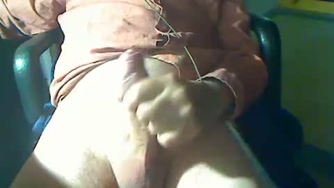 Snapshot of avan05 chatting on December 16, 1:43 am avan05 online show from December 16, 1:43 am