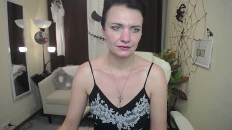 avasaturnian online show from November 1, 1:35 pm