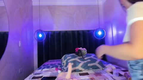 avawhiite online show from March 8, 4:55 pm