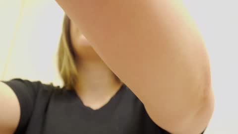 Snapshot of aveksmr chatting on October 9, 7:12 pm Kate online show from October 9, 7:12 pm