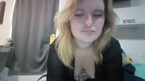 Snapshot of avery_doll21 chatting on July 11, 6:43 pm Avery Doll online show from July 11, 6:43 pm