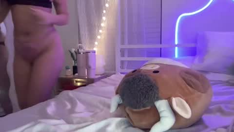 Snapshot of averyraemiller chatting on February 18, 4:15 am averymillerr online show from February 18, 4:15 am