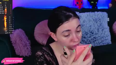 AveryWillow online show from April 3, 11:03 pm