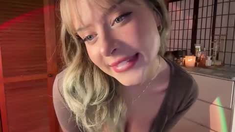 Avery  online show from October 18, 9:26 pm