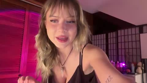 Avery  online show from November 8, 10:30 pm