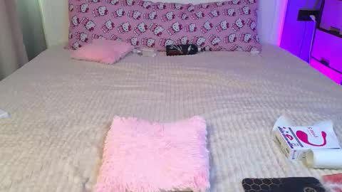 Snapshot of avgustina_love chatting on December 4, 12:03 pm avgustina_love online show from December 4, 12:03 pm