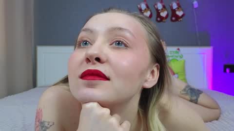 Snapshot of avgustina_love chatting on January 6, 8:24 am avgustina_love online show from January 6, 8:24 am