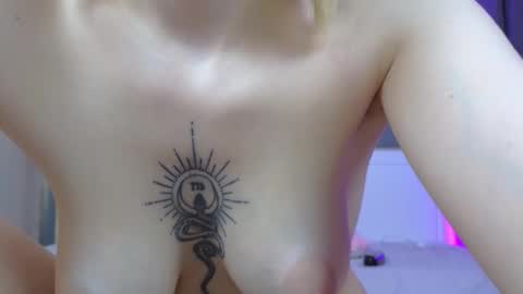 Snapshot of avgustina_love chatting on March 5, 11:49 am avgustina_love online show from March 5, 11:49 am