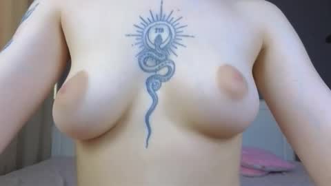 Snapshot of avgustina_love chatting on January 18, 10:30 am avgustina_love online show from January 18, 10:30 am