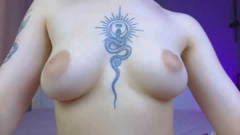 Snapshot of avgustina_love chatting on February 4, 10:43 am avgustina_love online show from February 4, 10:43 am