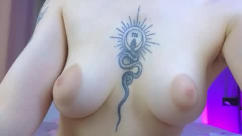 Snapshot of avgustina_love chatting on February 7, 9:35 am avgustina_love online show from February 7, 9:35 am