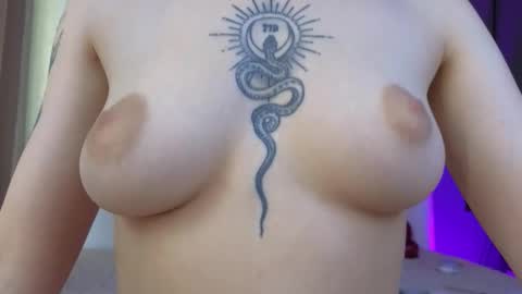 Snapshot of avgustina_love chatting on March 1, 10:39 am avgustina_love online show from March 1, 10:39 am