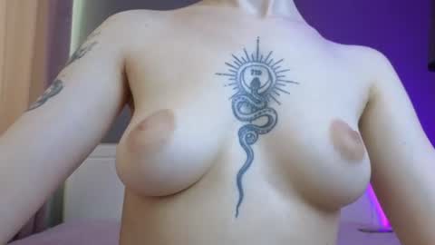 Snapshot of avgustina_love chatting on June 17, 10:06 am avgustina_love online show from June 17, 10:06 am