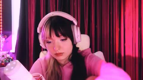 Avriel online show from January 14, 3:01 am