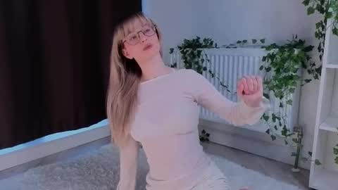 aviaveavi online show from March 24, 2:22 pm