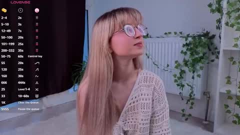 aviaveavi online show from March 26, 2:11 pm