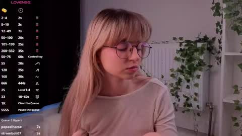 aviaveavi online show from March 30, 3:46 pm