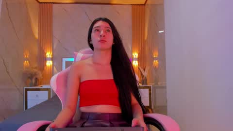 Snapshot of avigail_xo chatting on February 7, 12:31 pm Avigail online show from February 7, 12:31 pm