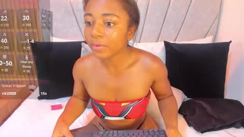 Snapshot of avis_lara chatting on October 10, 8:57 am AVIS online show from October 10, 8:57 am