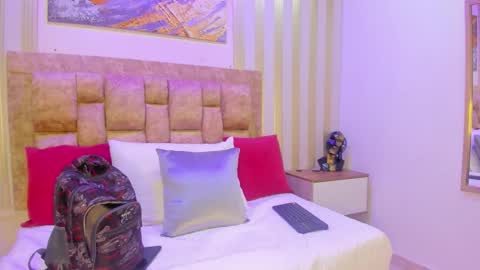 Snapshot of avis_lara chatting on October 19, 4:24 am AVIS online show from October 19, 4:24 am