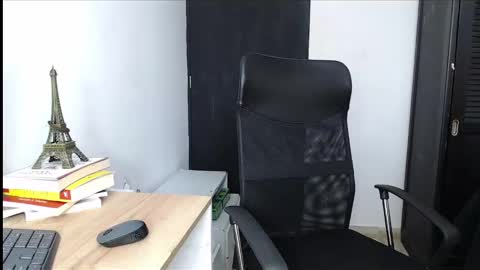 Snapshot of avis_lara chatting on October 31, 3:57 pm AVIS online show from October 31, 3:57 pm