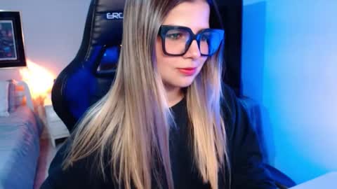 Avrill Morgan online show from October 21, 8:31 pm