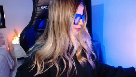 Avrill Morgan online show from November 28, 1:47 pm