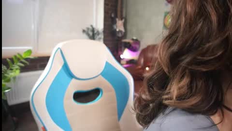 Snapshot of awondrr chatting on November 11, 10:15 am Alice online show from November 11, 10:15 am