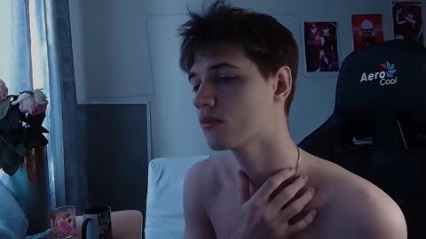 Snapshot of axel_0ne chatting on February 3, 7:35 am axel_0ne online show from February 3, 7:35 am