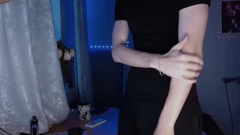 Snapshot of axel_0ne chatting on February 6, 12:30 pm axel_0ne online show from February 6, 12:30 pm