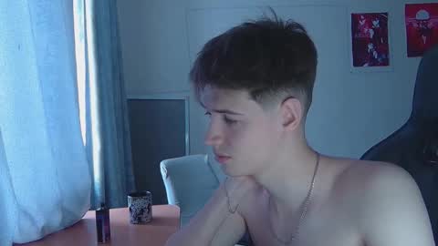 Snapshot of axel_0ne chatting on February 21, 8:37 am axel_0ne online show from February 21, 8:37 am