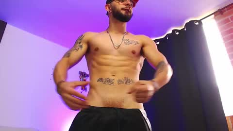 Snapshot of axel_7070 chatting on November 23, 12:49 pm Independiente Model online show from November 23, 12:49 pm