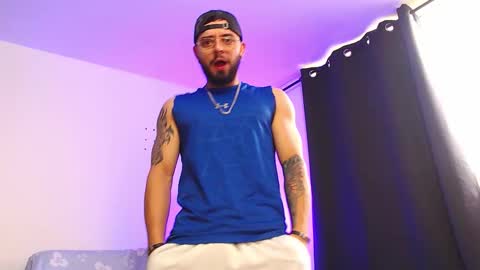 Snapshot of axel_7070 chatting on December 3, 12:14 pm Independiente Model online show from December 3, 12:14 pm