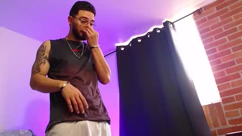 Snapshot of axel_7070 chatting on December 14, 12:21 pm Independiente Model online show from December 14, 12:21 pm