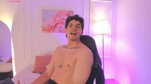 Snapshot of axel_creed chatting on February 13, 2:46 pm Yooung King online show from February 13, 2:46 pm