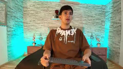 Snapshot of axel_draven chatting on June 29, 12:16 pm axel_draven online show from June 29, 12:16 pm