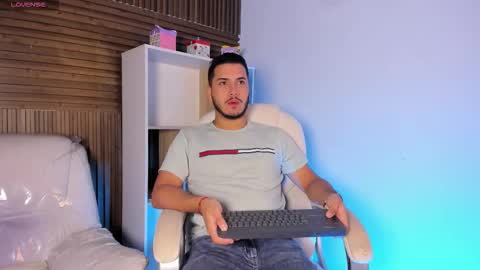 axel_grey_ online show from October 1, 12:22 pm