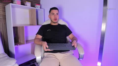 axel_grey_ online show from October 18, 12:17 pm