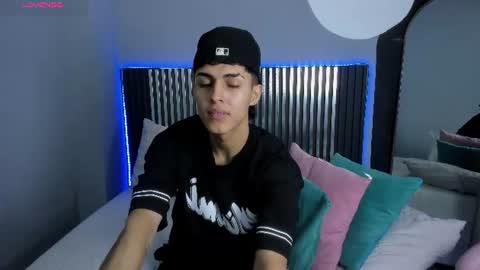 Snapshot of axel_mendoza_ chatting on July 2, 8:15 pm A X E L online show from July 2, 8:15 pm