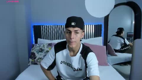 Snapshot of axel_mendoza_ chatting on July 8, 8:24 pm A X E L online show from July 8, 8:24 pm