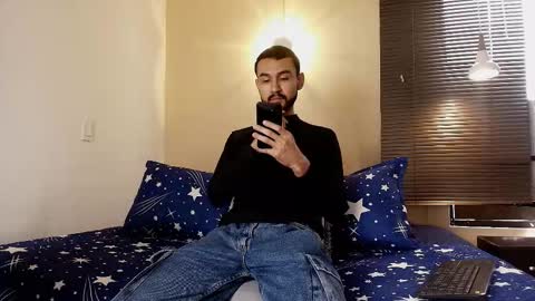 Snapshot of axel_moon_s chatting on November 11, 7:36 pm Axel Moon online show from November 11, 7:36 pm