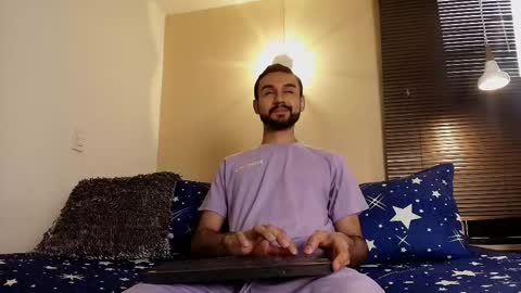 Snapshot of axel_moon_s chatting on November 12, 8:19 pm Axel Moon online show from November 12, 8:19 pm