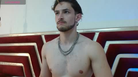 Axel  online show from May 21, 1:01 am