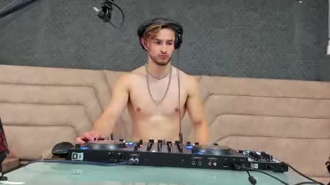 Snapshot of axel_porn_ chatting on June 17, 1:34 pm Axel online show from June 17, 1:34 pm