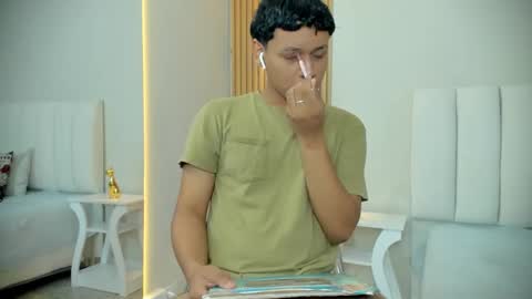 Alex online show from December 3, 2:41 am