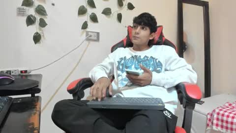 axel_rosse2 online show from November 1, 10:23 pm